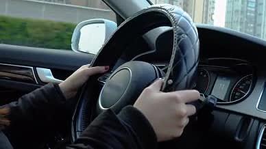 4K女司机驾驶汽车方向盘安全驾驶开车视频的预览图